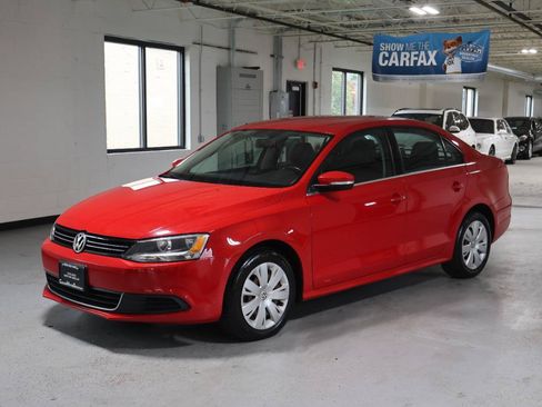 Used 2013 Volkswagen Jetta SE FWD image 3