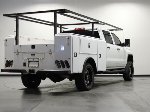 Used 2015 GMC Sierra 2500 SLE w/ SLE Preferred Package AWD/4WD image 4