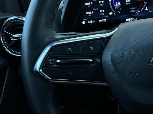 Used 2025 Chevrolet Equinox LT image 32