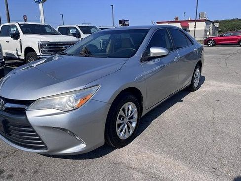 Used 2017 Toyota Camry LE FWD image 5