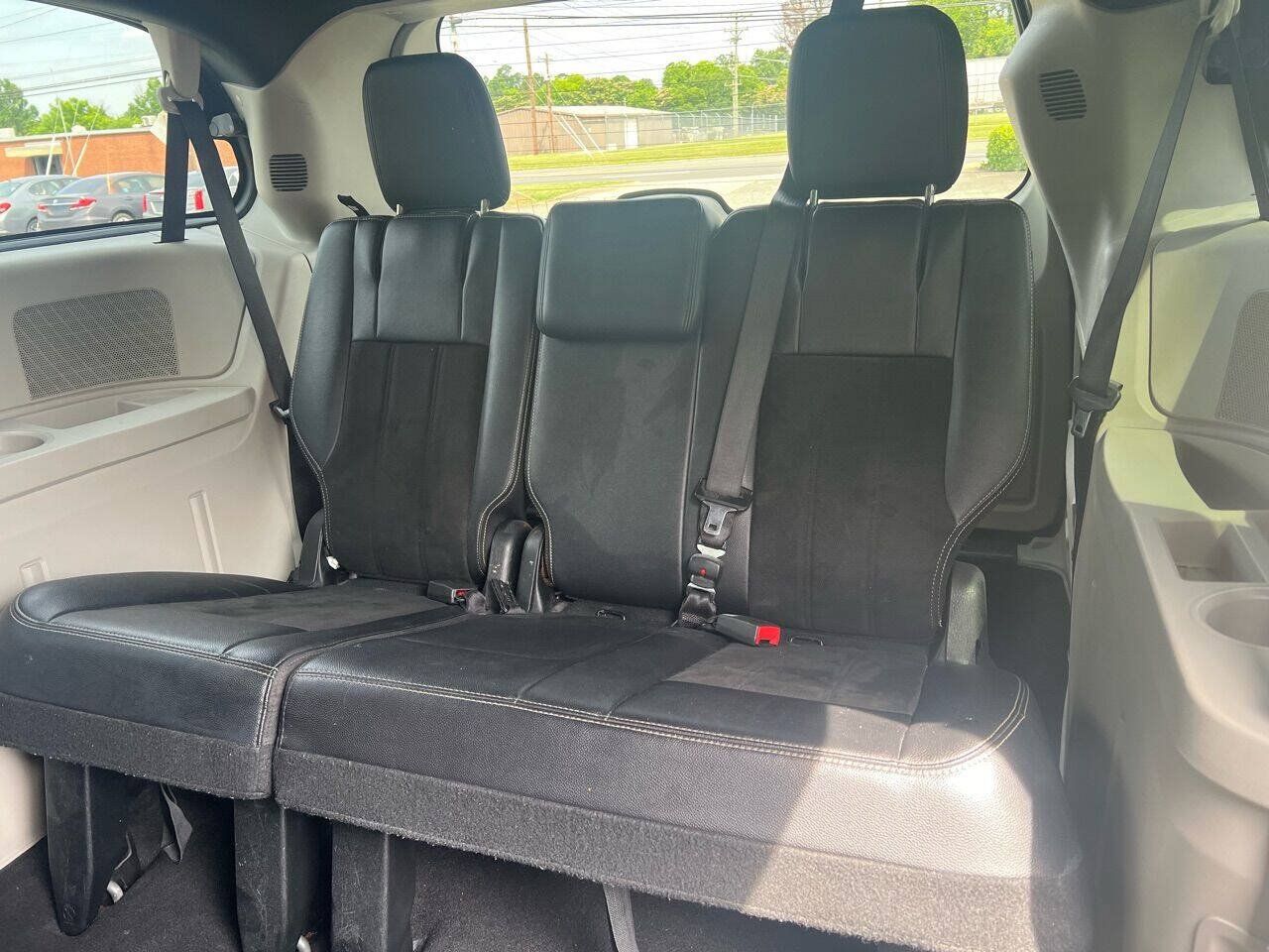 Used 2019 Dodge Grand Caravan SXT FWD image 15