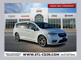 New 2026 Chrysler Pacifica Pinnacle video 1