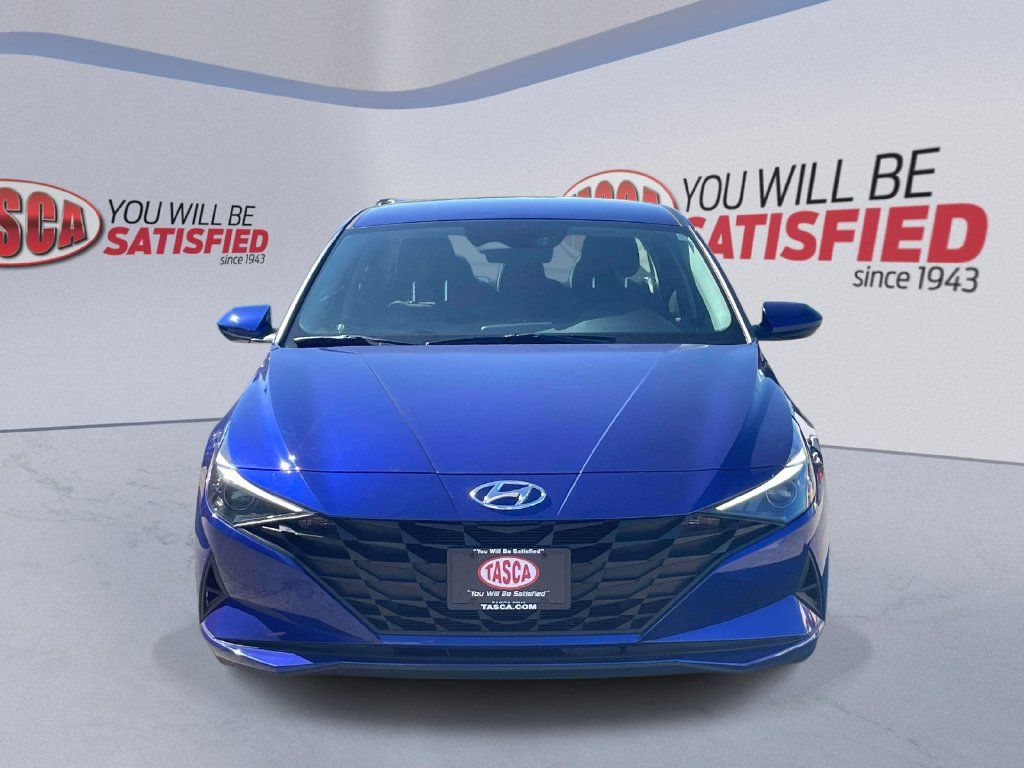 Used 2023 Hyundai Elantra SEL w/ Cargo Package FWD image 2