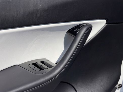 Used 2020 Tesla Model Y Long Range image 28