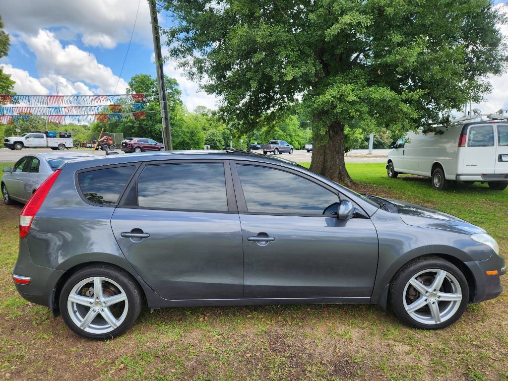 Used 2009 Hyundai Elantra w/ Premium-Sport Pkg 2 FWD image 5