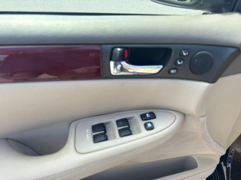 Used 2002 Lexus ES 330 FWD image 24
