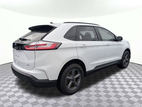 Used 2024 Ford Edge SEL w/ Sport Appearance Package image 3