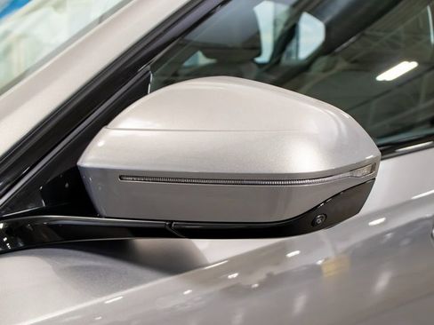 New 2026 BMW 530i xDrive w/ M Sport Package image 10