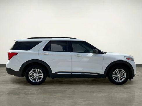 Used 2023 Ford Explorer XLT w/ Equipment Group 202A RWD image 9