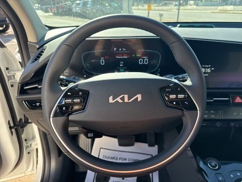 New 2025 Kia Niro EX w/ EX Cold Weather Package image 27