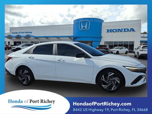 Used 2025 Hyundai Elantra Sport FWD image 1