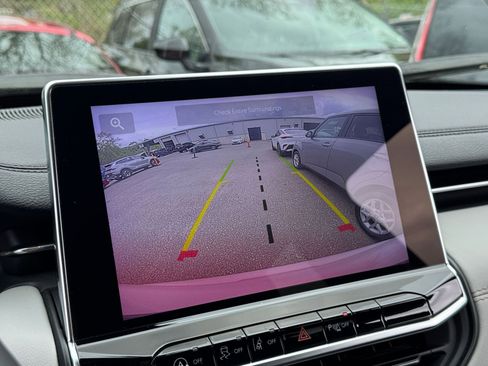 Used 2025 Jeep Compass Limited image 24