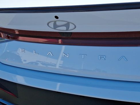 Certified 2025 Hyundai Elantra Sport FWD image 30