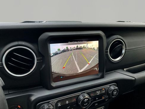 Used 2023 Jeep Wrangler Unlimited Sahara w/ Cold Weather Group AWD/4WD image 14