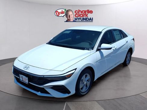 New 2026 Hyundai Elantra SE FWD image 1
