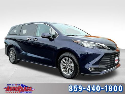 Used 2024 Toyota Sienna XLE FWD image 8