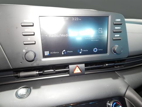 Used 2025 Hyundai Elantra Sport image 23