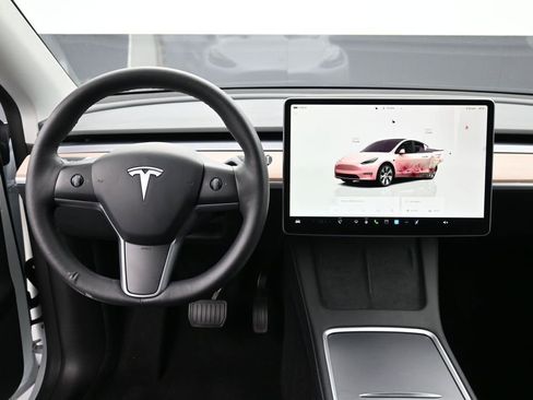 Used 2022 Tesla Model Y Long Range AWD/4WD image 11