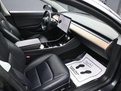 Used 2018 Tesla Model 3 Long Range image 31