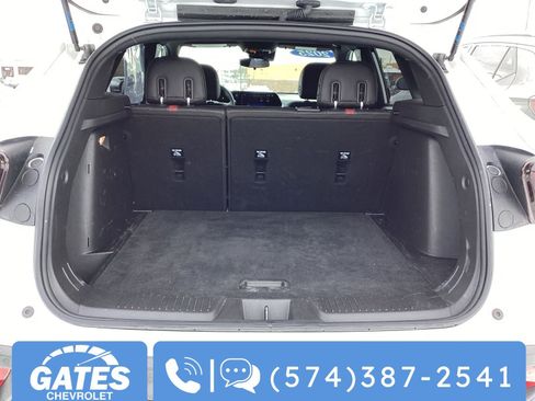 Used 2025 Chevrolet Trax RS w/ Sunroof Package image 13