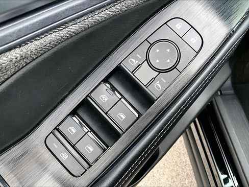 Used 2023 Nissan Rogue SV image 34