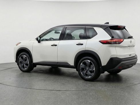 Used 2025 Nissan Rogue SV image 6