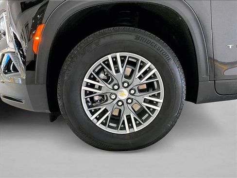 Used 2025 Chevrolet Traverse LT w/ Driver Confidence Package FWD image 10