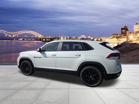 New 2026 Volkswagen Atlas Cross Sport SE FWD image 3