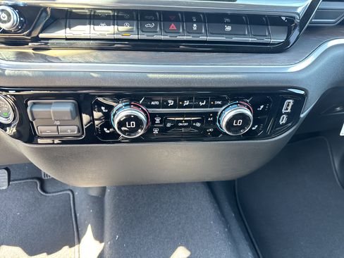 New 2026 GMC Sierra 1500 SLT image 25