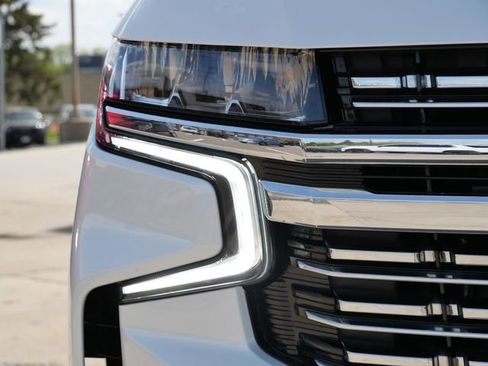 Used 2023 Chevrolet Suburban Premier w/ Advanced Technology Package AWD/4WD image 10