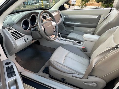 Used 2010 Chrysler Sebring Touring w/ Special Touring Group image 9