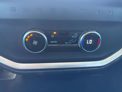 Used 2025 Ford Expedition Active AWD/4WD image 12