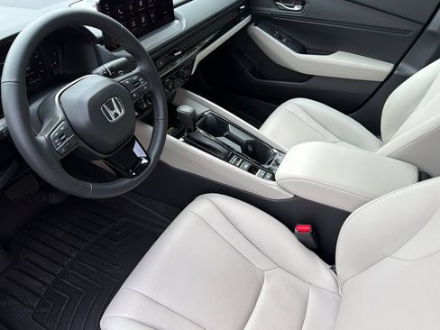 Used 2025 Honda Accord EX-L image 9