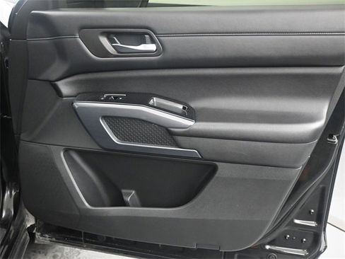 Used 2023 Nissan Pathfinder SL image 16