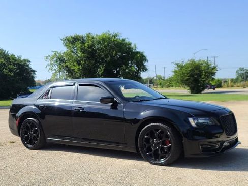 Used 2016 Chrysler 300 S AWD/4WD image 9