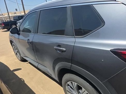 Used 2023 Nissan Rogue SV w/ SV Premium B Package FWD image 9