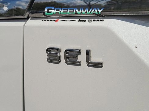 Used 2024 Volkswagen Atlas SEL Premium R-Line image 9