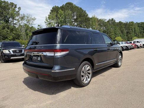 Used 2024 Lincoln Navigator L Reserve AWD/4WD image 6