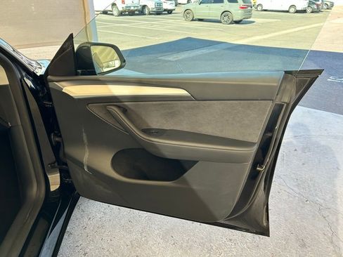 Used 2025 Tesla Model Y Long Range image 15