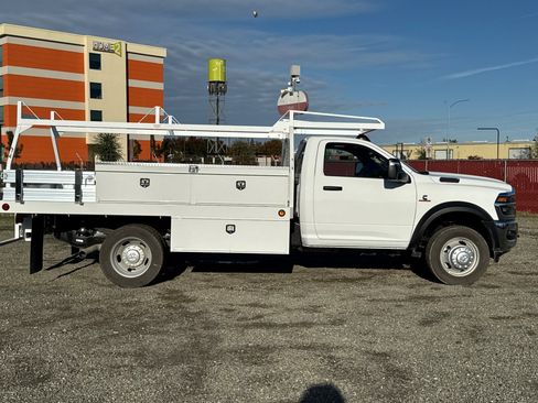 New 2026 RAM 5500 Tradesman w/ Chrome Appearance Group image 2