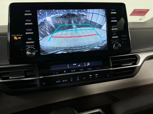 Used 2024 Toyota Sienna XLE image 20