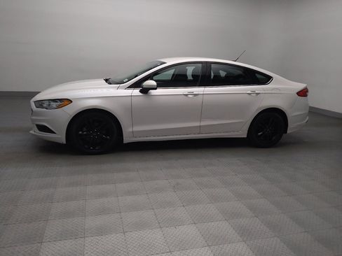 Used 2018 Ford Fusion SE image 2