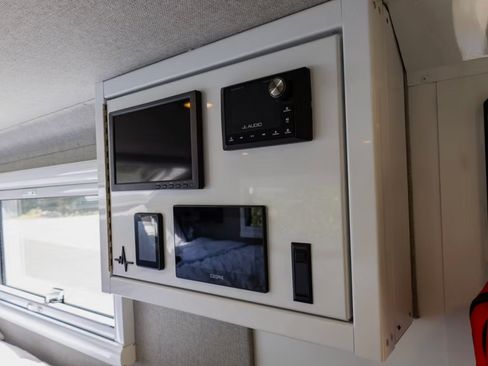 Used 2024 RAM 5500 4x4 Crew Cab image 13