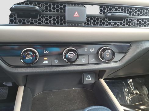 Used 2025 Honda HR-V LX image 18