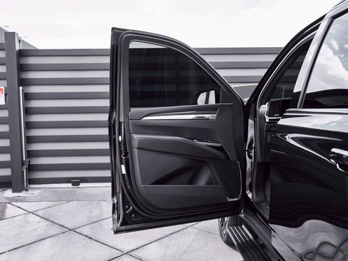 Used 2025 Cadillac Escalade V w/ LPO, ONYX Package image 36