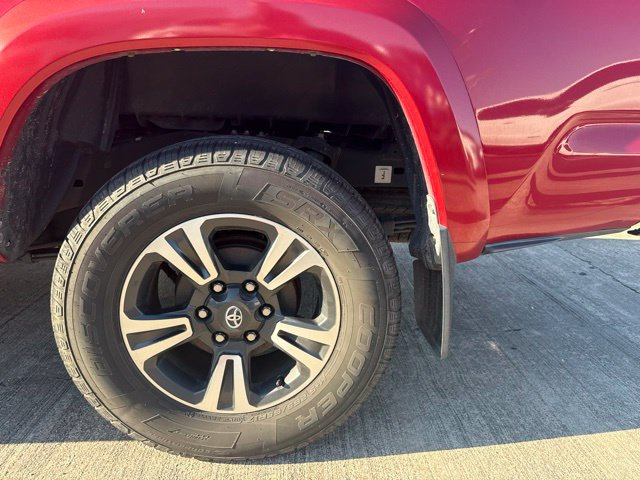 Used 2016 Toyota Tacoma TRD Sport w/ Towing Package AWD/4WD image 7