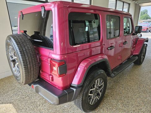 Used 2024 Jeep Wrangler Unlimited Sahara AWD/4WD image 2