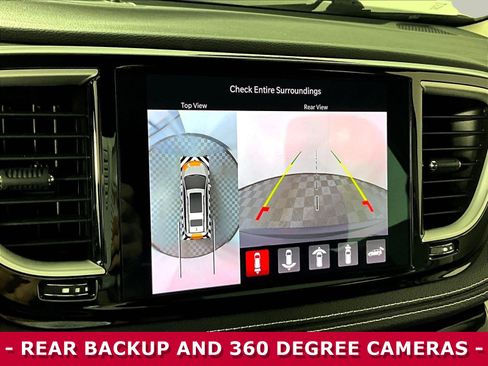 Used 2022 Chrysler Pacifica Touring-L w/ Uconnect Theater Family Group FWD image 14