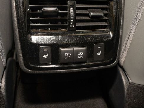 Used 2019 Toyota Avalon Limited image 7