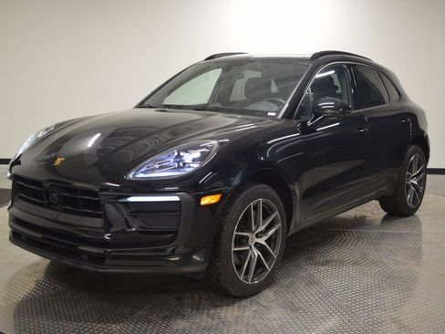 Certified 2025 Porsche Macan AWD/4WD image 1